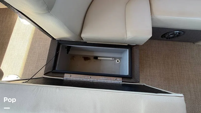 Slide: The Image of Crest 220 Classic 2022 - 16281154