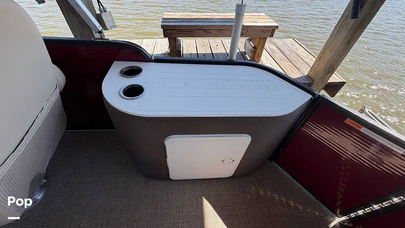 Slide: The Image of Crest 220 Classic 2022 - 16281158