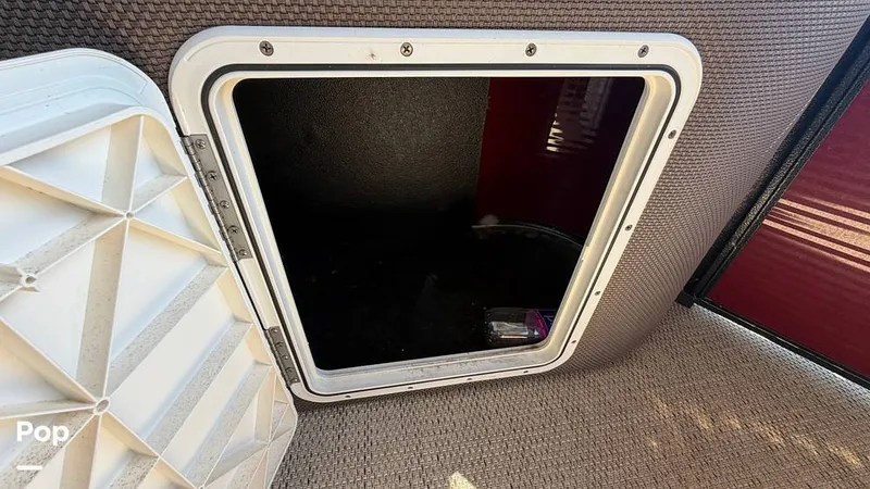 Slide: The Image of Crest 220 Classic 2022 - 16281160