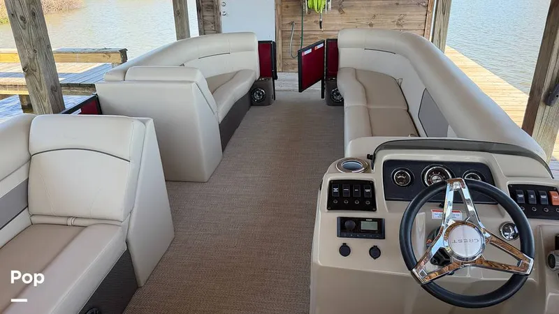 Slide: The Image of Crest 220 Classic 2022 - 16281123