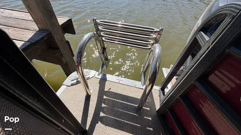 Slide: The Image of Crest 220 Classic 2022 - 16281168