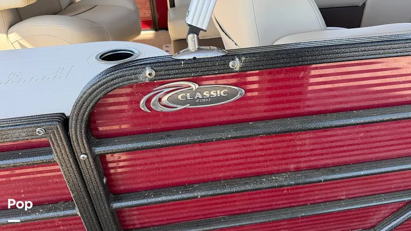 Slide: The Image of Crest 220 Classic 2022 - 16281180