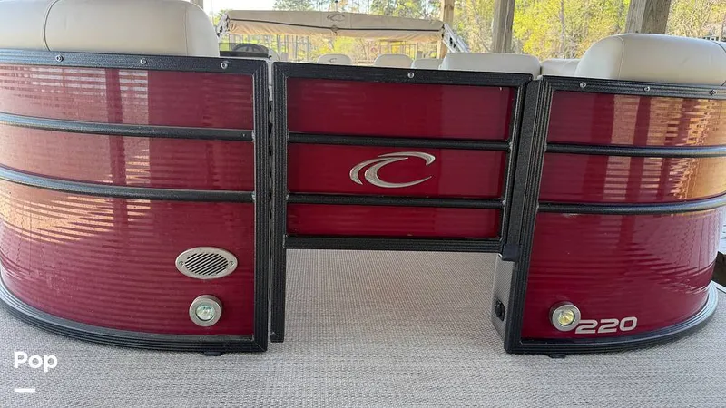 Slide: The Image of Crest 220 Classic 2022 - 16281184