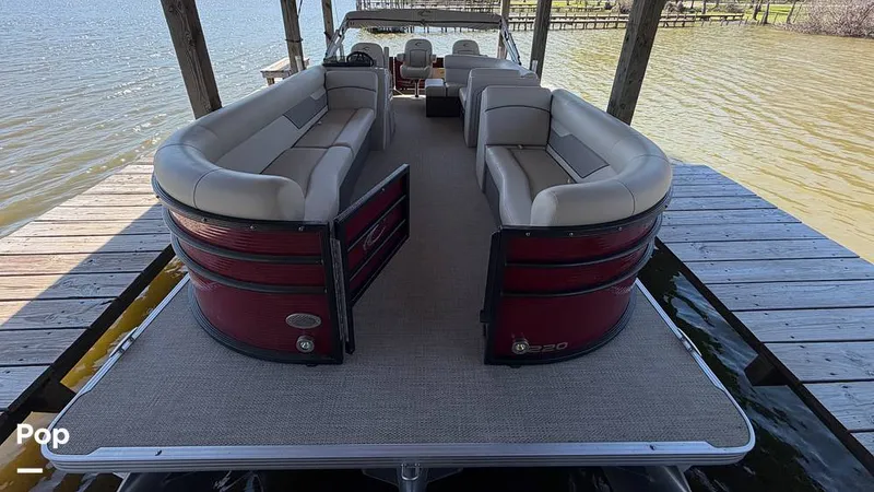 Slide: The Image of Crest 220 Classic 2022 - 16281189