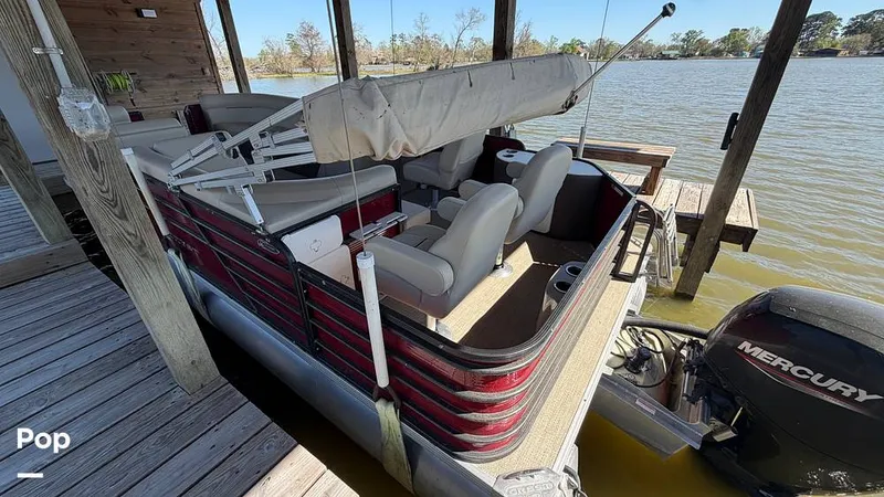 Slide: The Image of Crest 220 Classic 2022 - 16281190