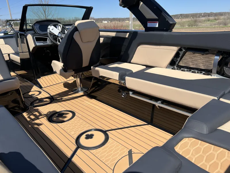 Slide: The Image of Mastercraft X24 2024 - 19