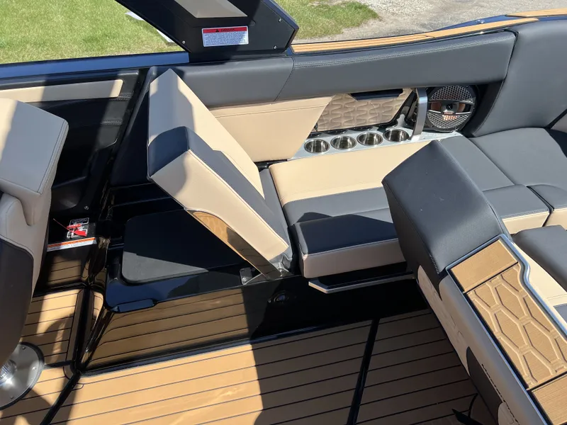 Slide: The Image of Mastercraft X24 2024 - 23