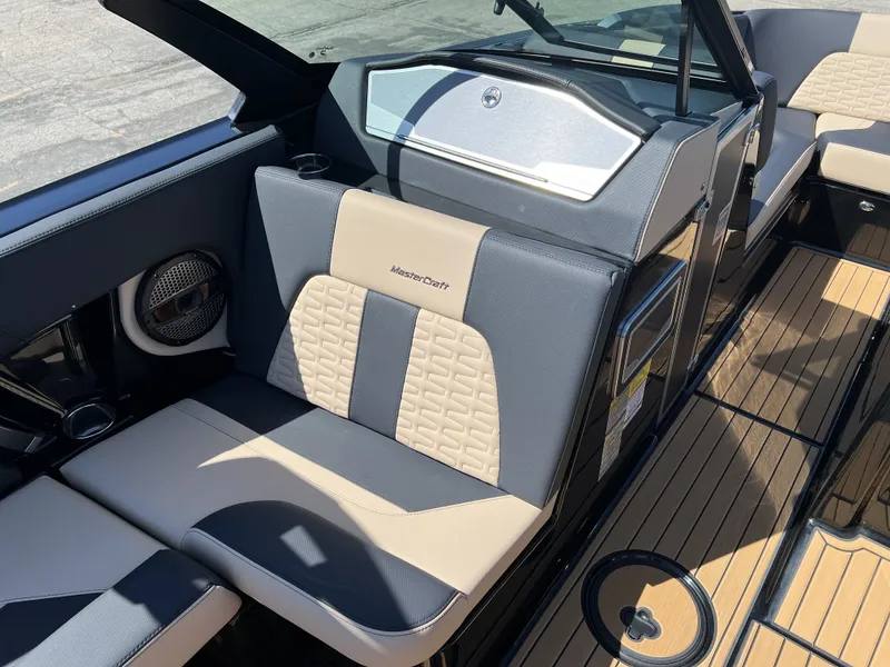 Slide: The Image of Mastercraft X24 2024 - 24