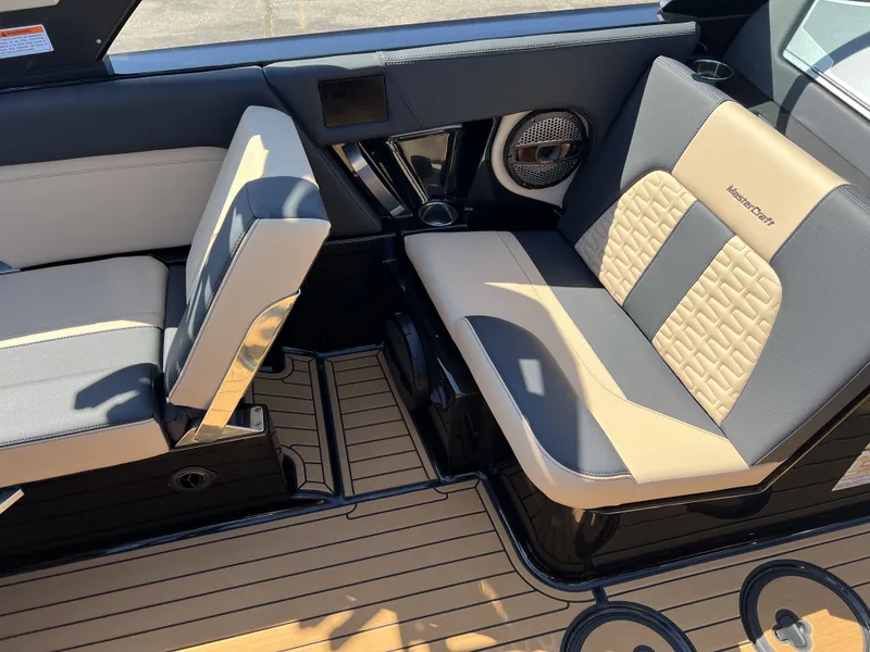 Slide: The Image of Mastercraft X24 2024 - 28