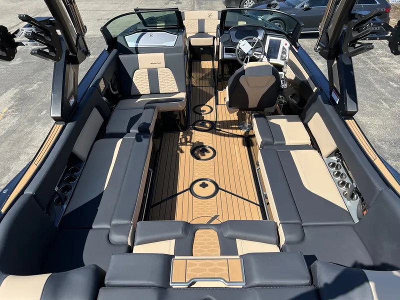 Slide: The Image of Mastercraft X24 2024 - 32