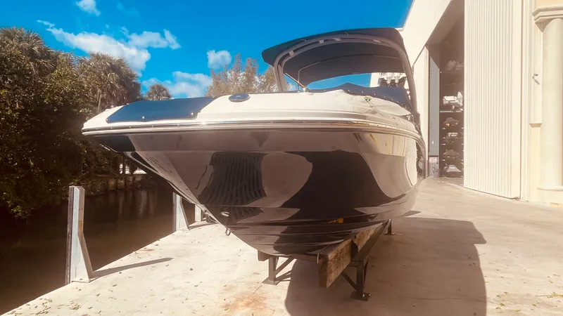 Slide: The Image of Sea Ray 250 SDX OUTBOARD 2021 - 2