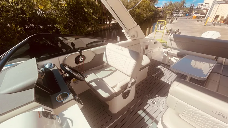 Slide: The Image of Sea Ray 250 SDX OUTBOARD 2021 - 21