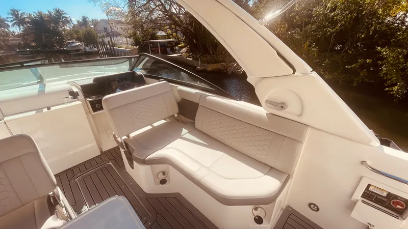 Slide: The Image of Sea Ray 250 SDX OUTBOARD 2021 - 22