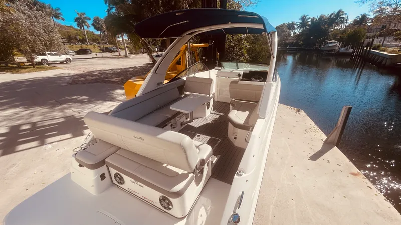 Slide: The Image of Sea Ray 250 SDX OUTBOARD 2021 - 35