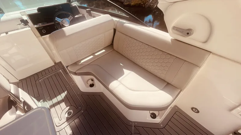 Slide: The Image of Sea Ray 250 SDX OUTBOARD 2021 - 48