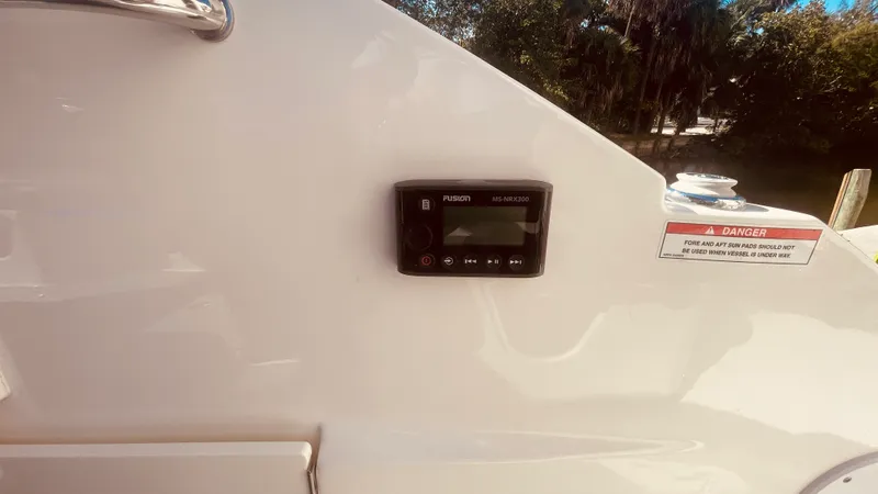 Slide: The Image of Sea Ray 250 SDX OUTBOARD 2021 - 50