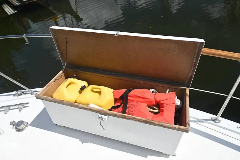 Slide: The Image of Hatteras 43 Double Cabin 1979 - 16267731