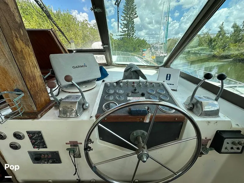 Slide: The Image of Hatteras 43 Double Cabin 1979 - 16267605