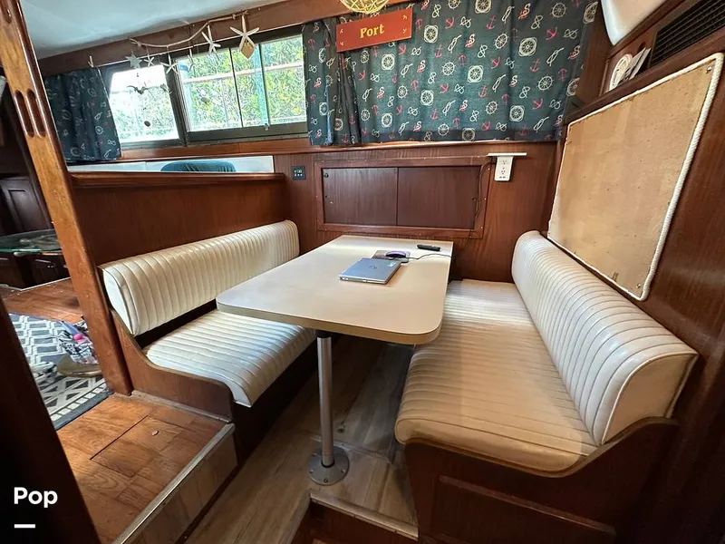 Slide: The Image of Hatteras 43 Double Cabin 1979 - 16267654
