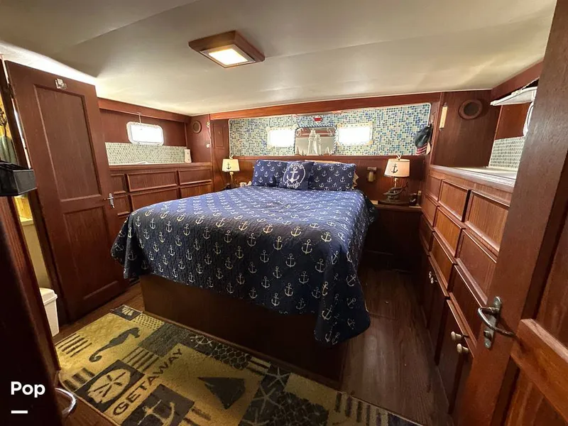 Slide: The Image of Hatteras 43 Double Cabin 1979 - 16267658