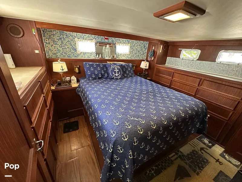 Slide: The Image of Hatteras 43 Double Cabin 1979 - 16267660