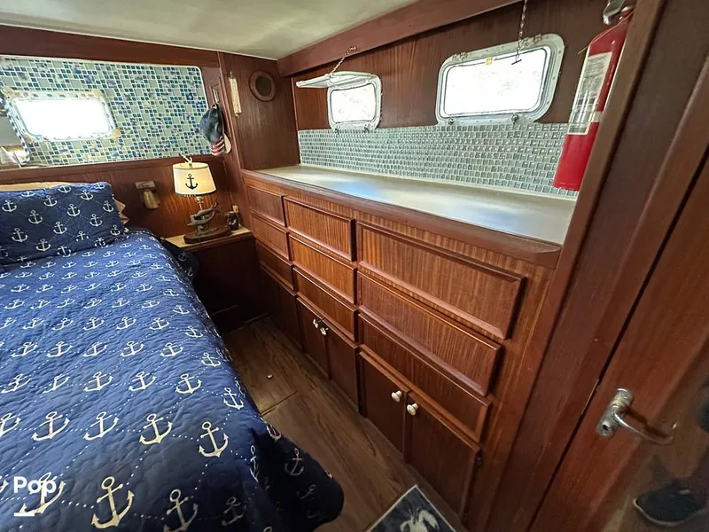 Slide: The Image of Hatteras 43 Double Cabin 1979 - 16267666