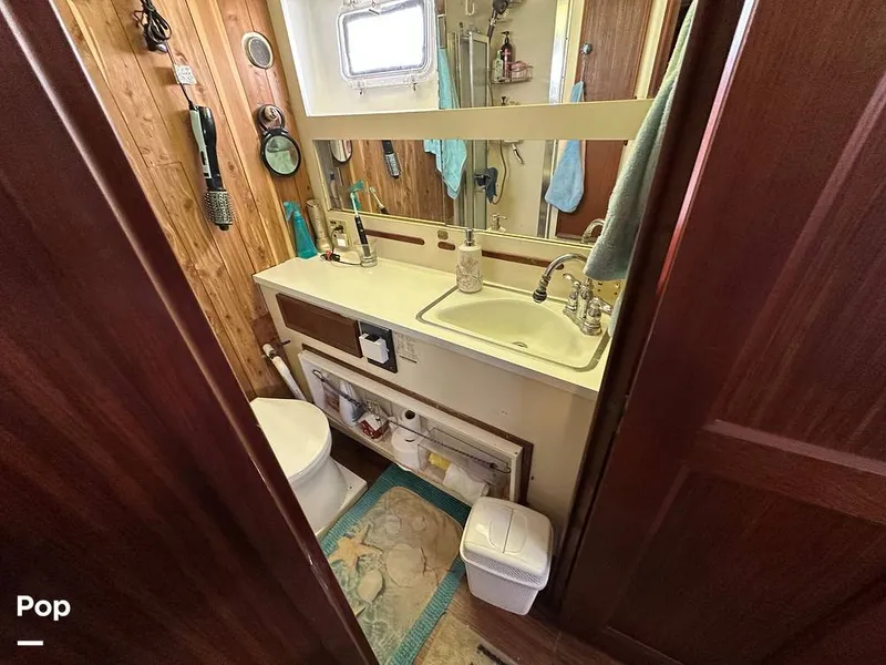 Slide: The Image of Hatteras 43 Double Cabin 1979 - 16267672