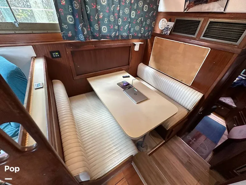 Slide: The Image of Hatteras 43 Double Cabin 1979 - 16267681