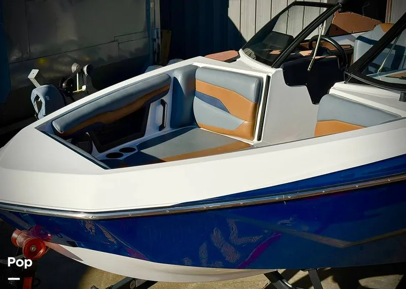 Slide: The Image of Axis T220 2024 - 16190379