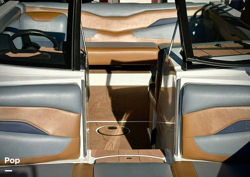 Slide: The Image of Axis T220 2024 - 16190383