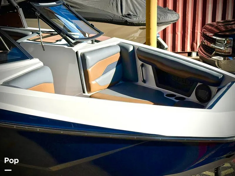 Slide: The Image of Axis T220 2024 - 16190384