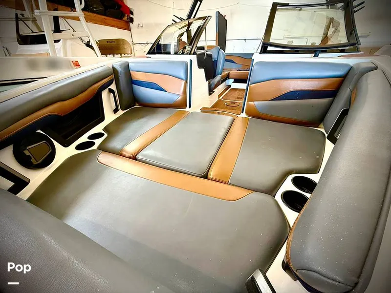 Slide: The Image of Axis T220 2024 - 16190444