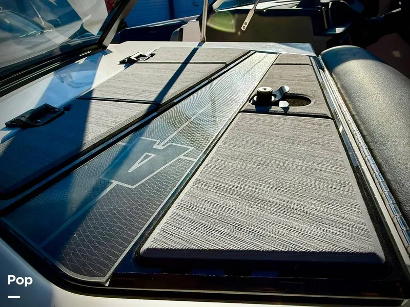 Slide: The Image of Axis T220 2024 - 16190854