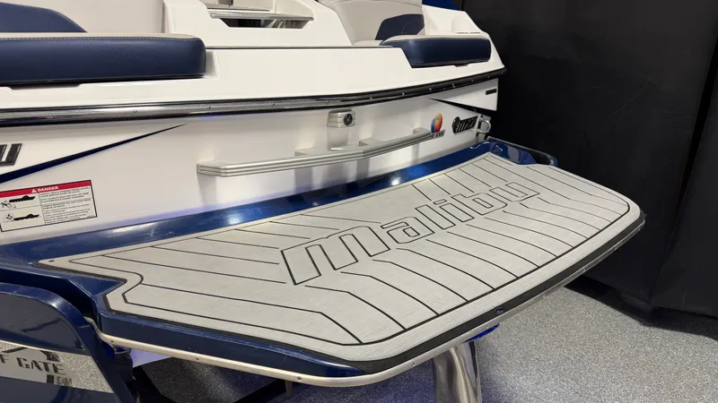 Slide: The Image of Malibu 24MXZ 2017 - 11