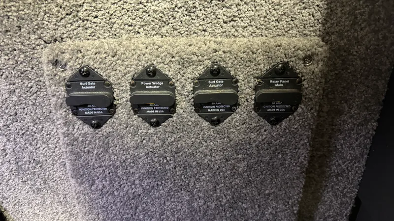 Slide: The Image of Malibu 24MXZ 2017 - 24