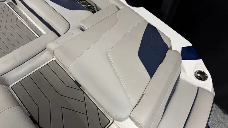 Slide: The Image of Malibu 24MXZ 2017 - 25