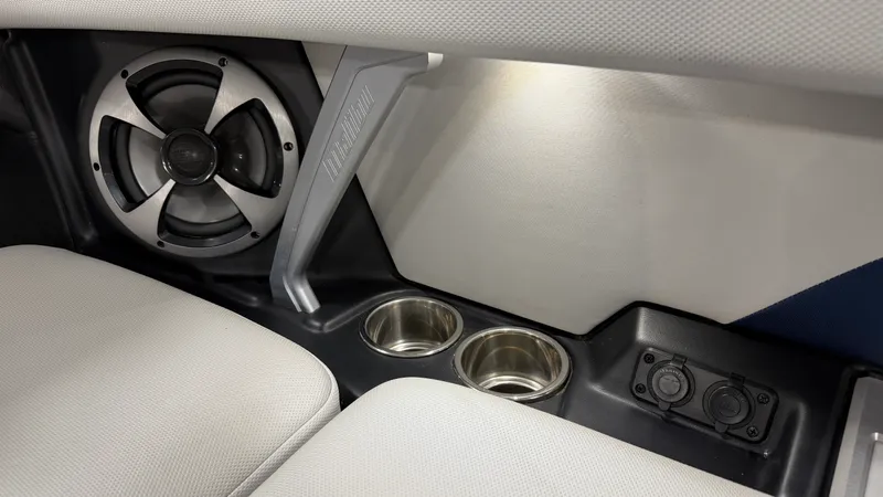 Slide: The Image of Malibu 24MXZ 2017 - 42