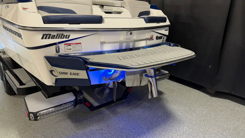 Slide: The Image of Malibu 24MXZ 2017 - 8