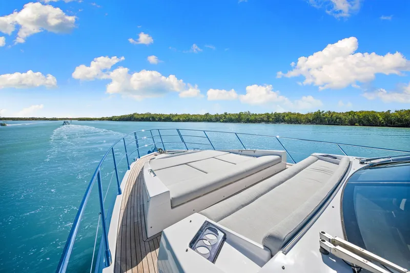 Slide: The Image of Azimut S6 2022 - 22