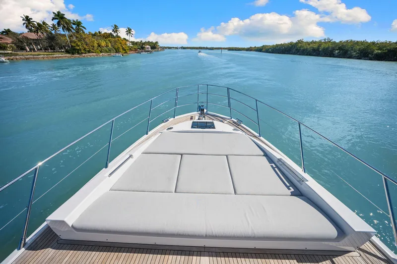 Slide: The Image of Azimut S6 2022 - 24