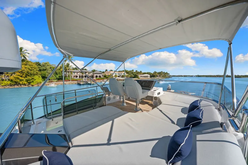 Slide: The Image of Azimut S6 2022 - 35