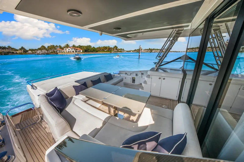 Slide: The Image of Azimut S6 2022 - 38