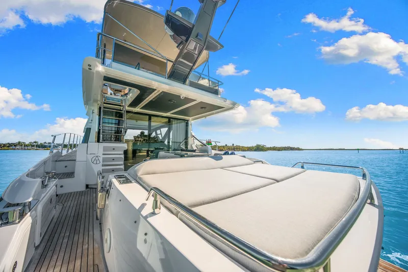 Slide: The Image of Azimut S6 2022 - 41