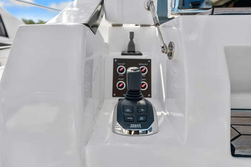 Slide: The Image of Azimut S6 2022 - 45