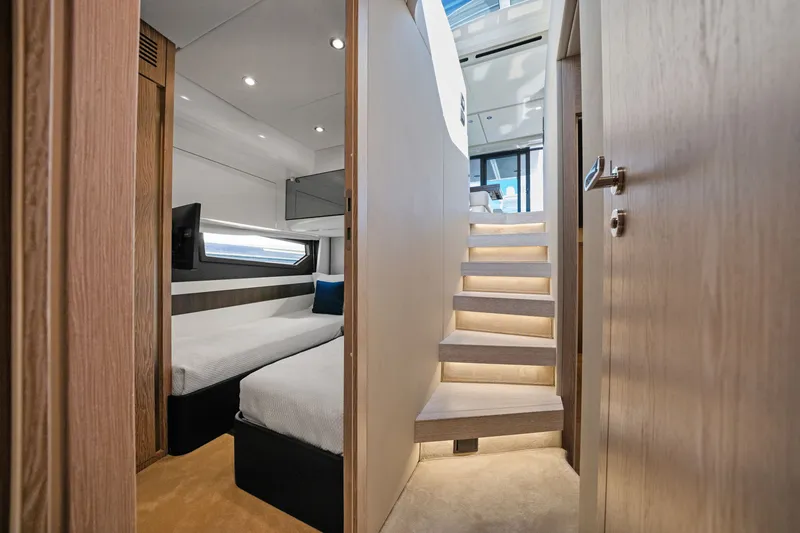 Slide: The Image of Azimut S6 2022 - 62