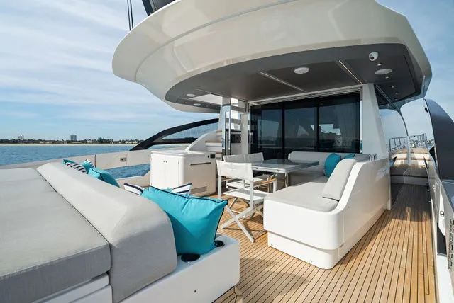 Slide: The Image of Azimut S6 2022 - 91