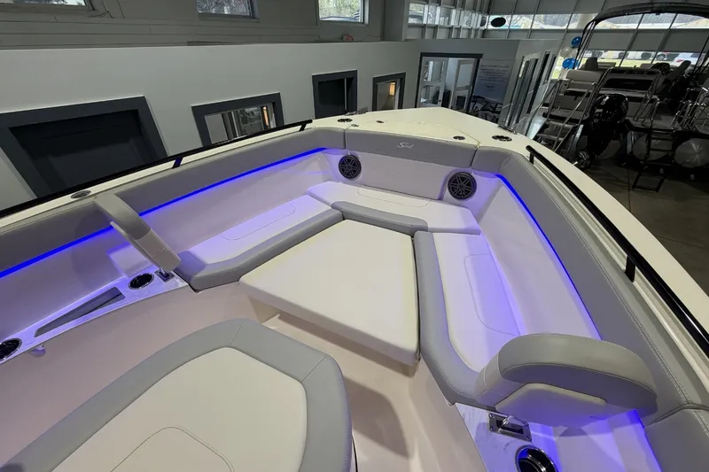 Slide: The Image of Scout 240 XSF 2026 - 35