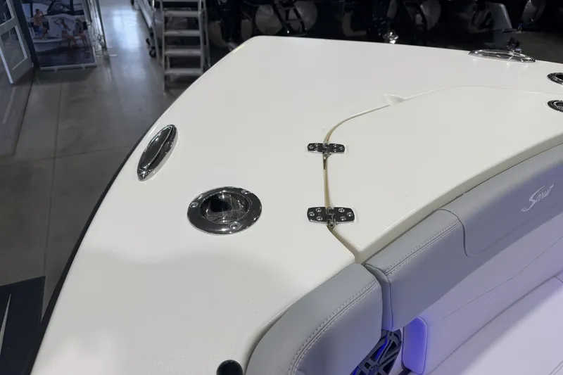 Slide: The Image of Scout 240 XSF 2026 - 36