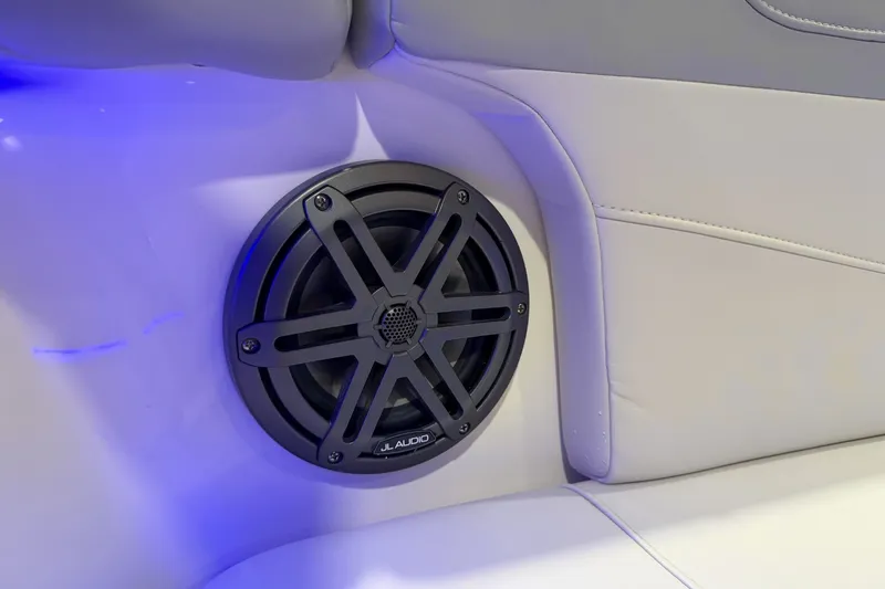 Slide: The Image of Scout 240 XSF 2026 - 38