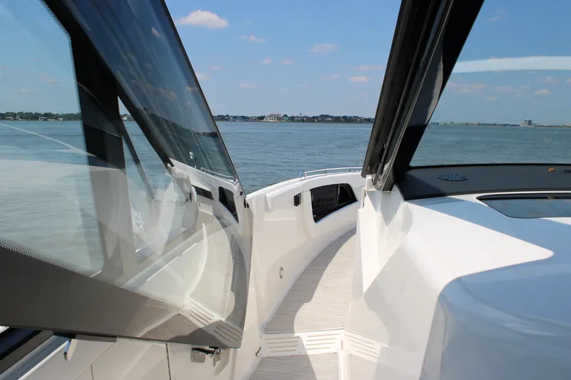 Slide: The Image of Sea Ray Sundancer 370 Outboard 2026 - 59